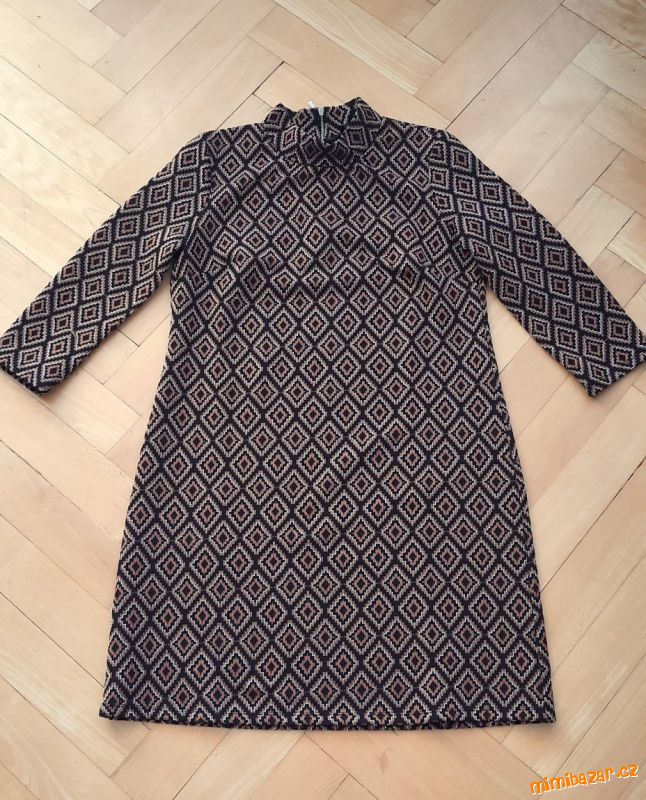 Barevné hnědé šaty