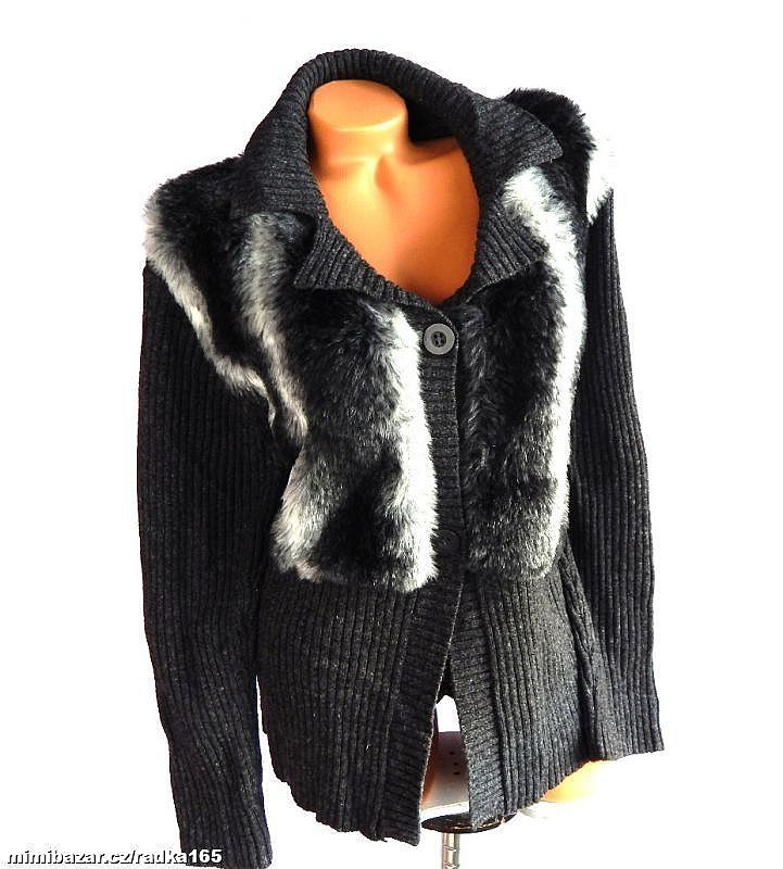 Teplý svetr s kožíškem vel.48/50