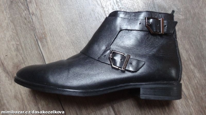 Černé kožené podzimní boty FILIPPO v.39