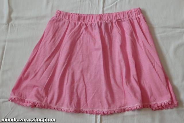 Slabá světle růžová sukně