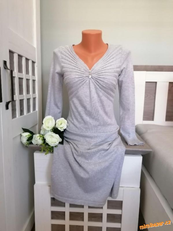 *** ŠEDÉ ŠATY ***