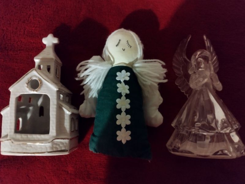 Prodám 1x keramic.Kostel 1x Anďelku 1x Anděl