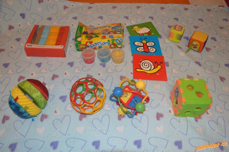 Kostky Lamaze navlékací kroužky vkládačka modelína