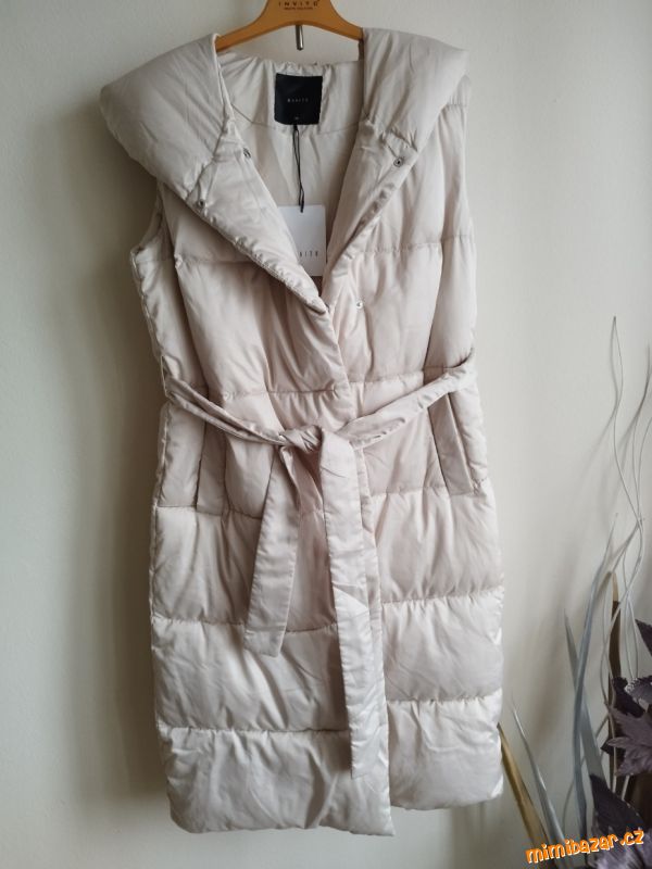 Krásná krémová dlouhá vesta s kapuci v.36/38