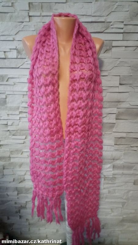 Růžová šála s oky