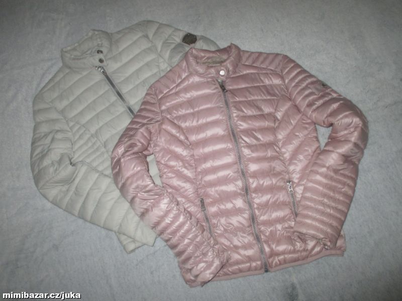 Šedá a růžová jarní prošívaná bunda