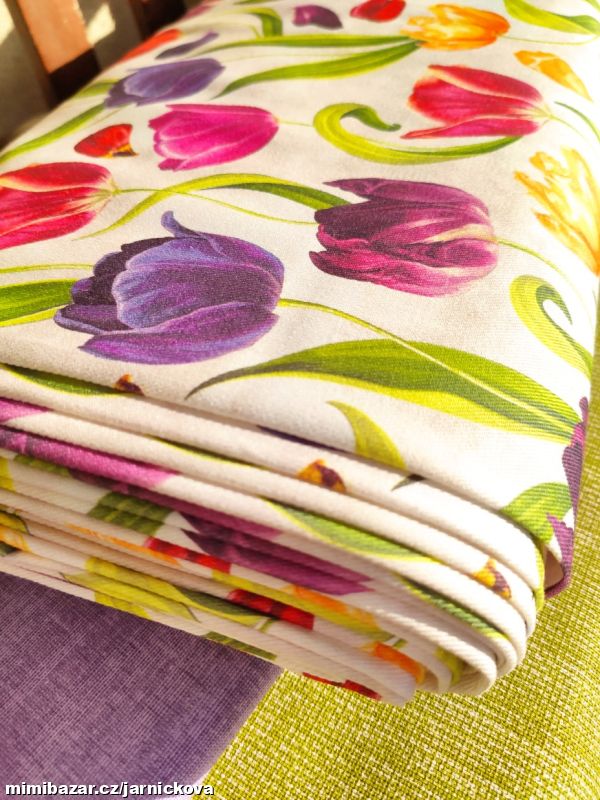 metráž, barevné tulipány