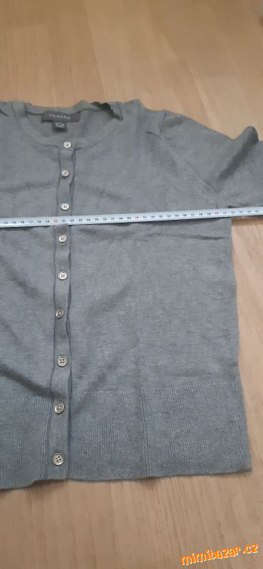 Krásný svetřík Primark