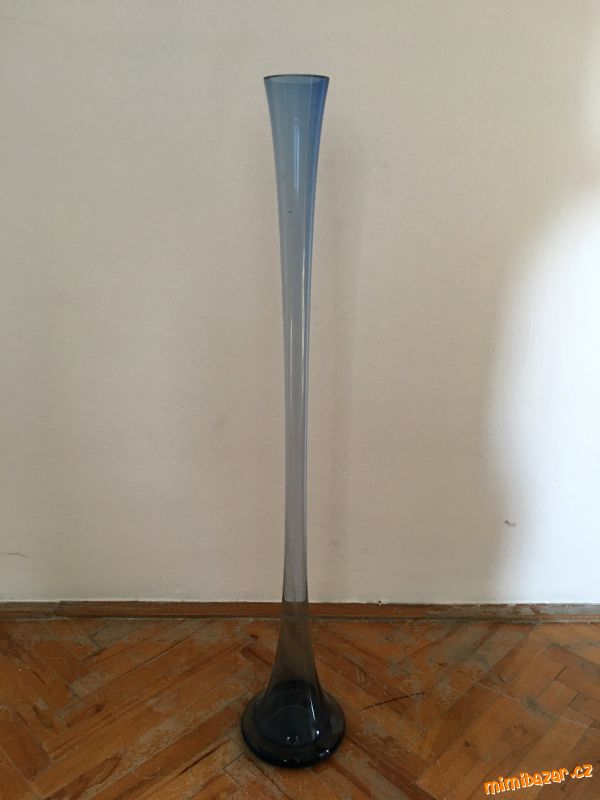 Vysoká skleněná váza