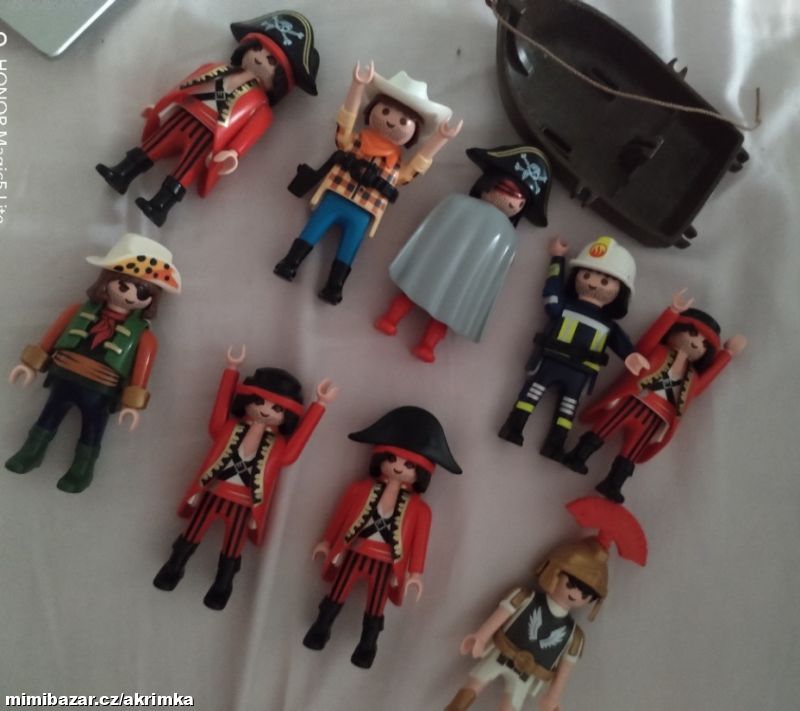 Obrázek k inzerátu: 9 panáčků Playmobil