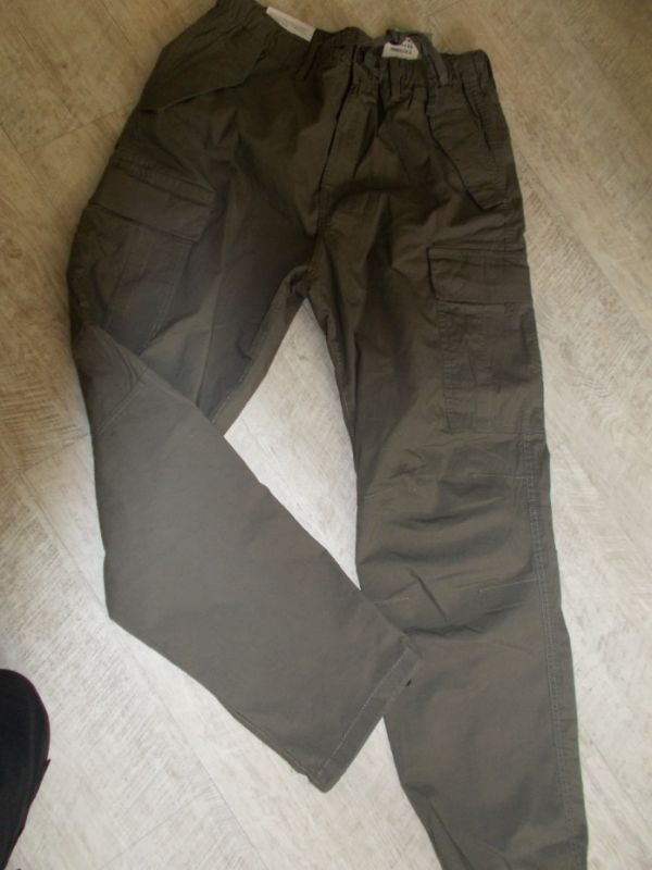 ŠPIČKOVÉ PÁNSKÉ KALHOTY H&M V.S PC 40.99EU NOVÉ