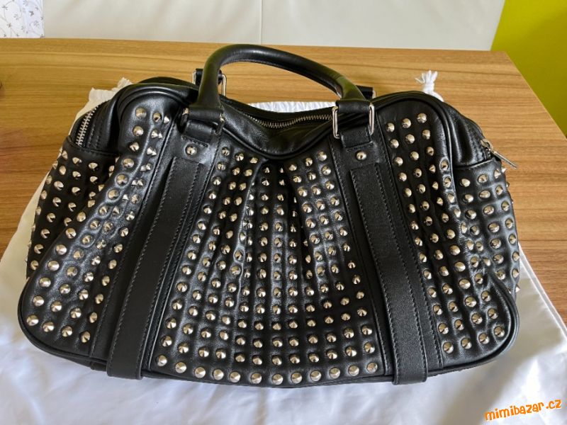 Kožená kabelka -, hovězina - 688 kovových hrotů