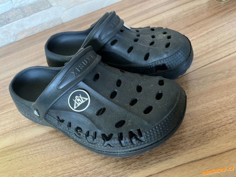 Gumové pantofle Kroksy nazouváky - velikost 43