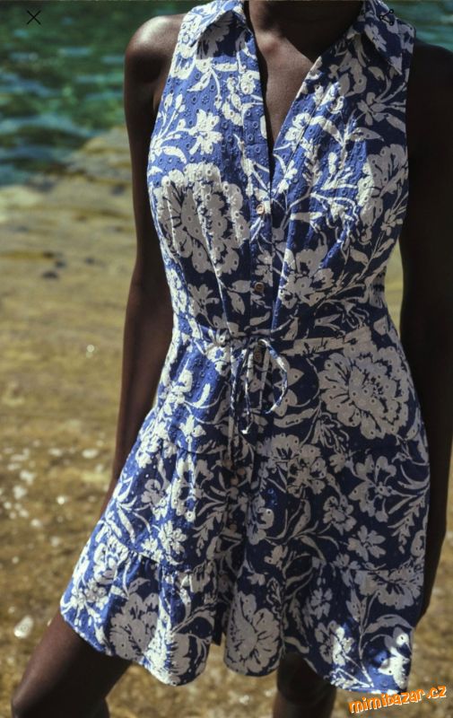 Mini šaty s ažurovým vyšíváním