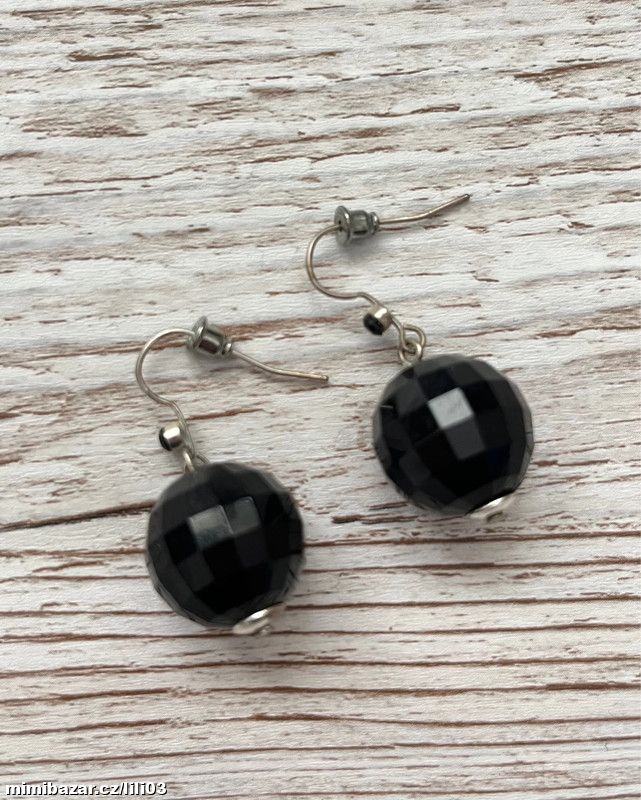 ČERNÉ BLYŠTIVÉ NÁUŠNICE