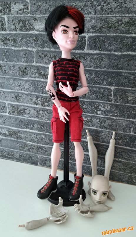 Monster high kluk CAM s doplňky