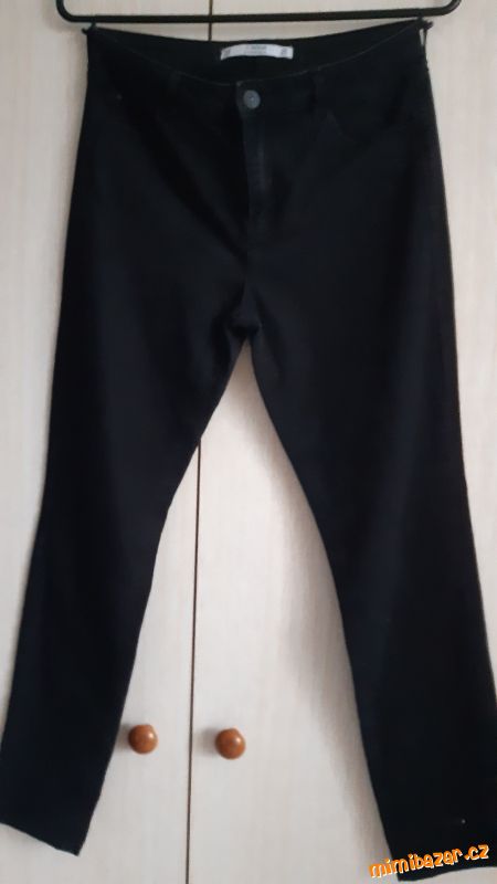 Černé kalhoty/džíny