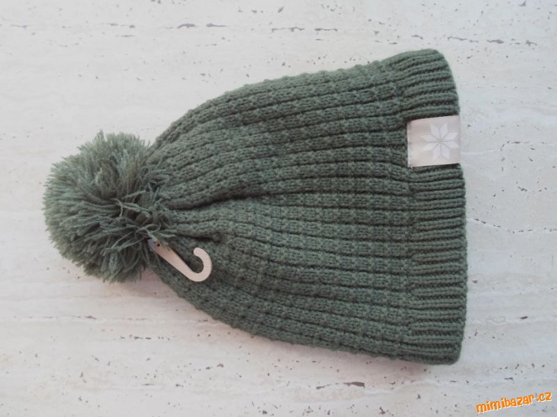 Zelená khaki zimní čepice čepička s bambulí