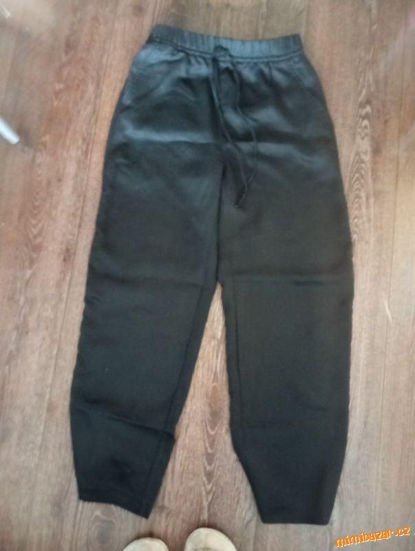 Černé kalhoty