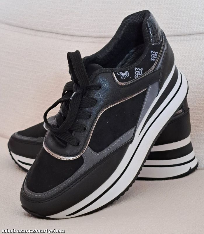 Sportovně elegantní boty / tenisky