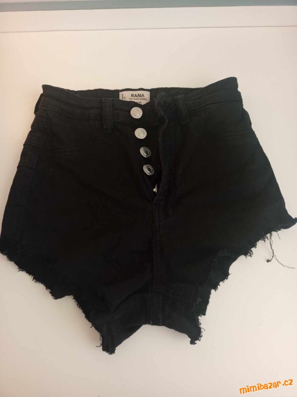 ČERNÉ RIFLOVÉ KRAŤASY