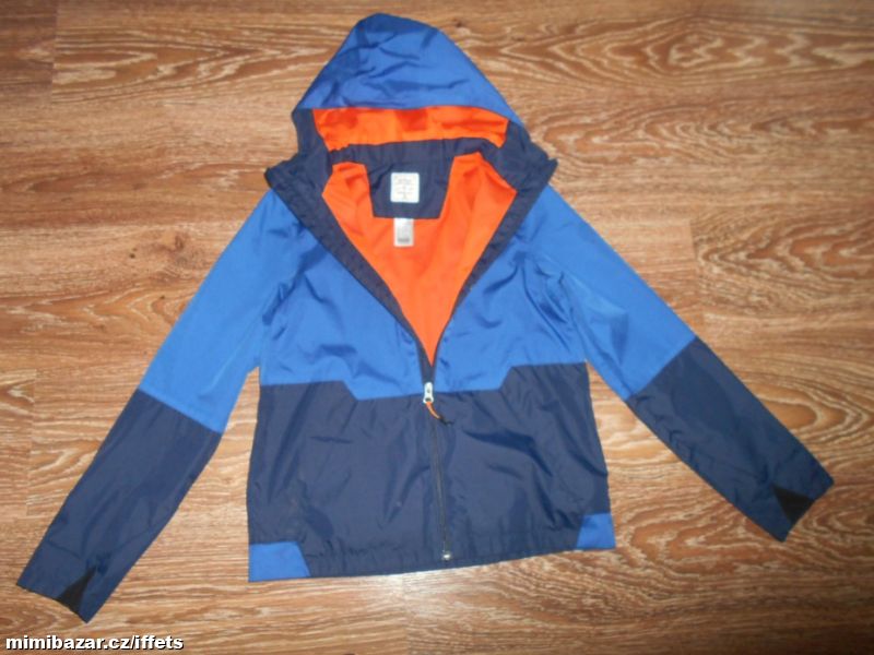 modrá sportovní bunda větrovka Quechua 153-162