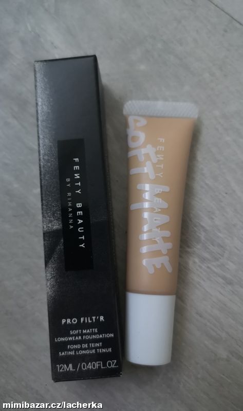 FENTY BEAUTY dlouhotrvající matující make up