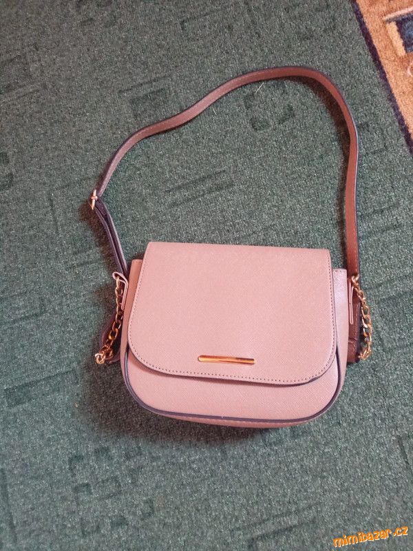 Moc pěkná béžová kabelka