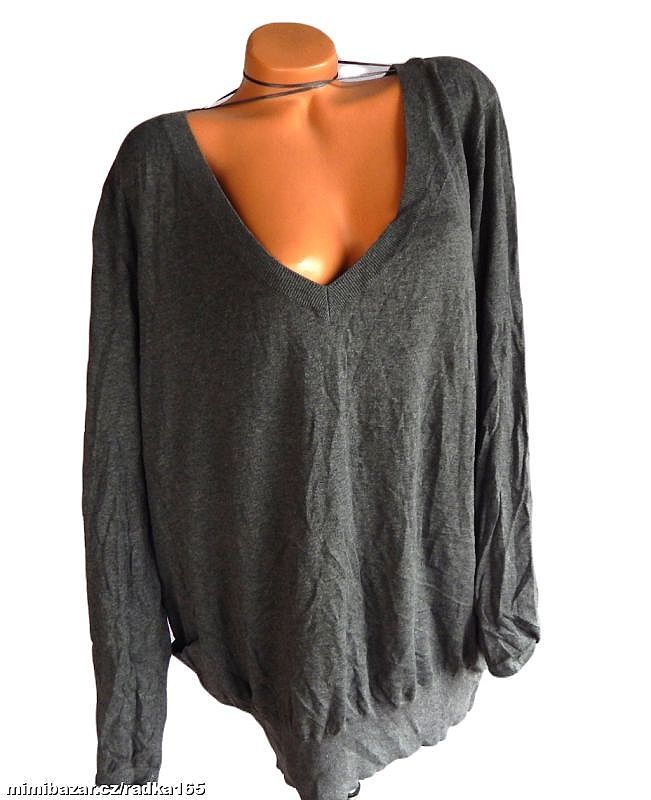 Měkoučký svetřík s kapsemi vel.52