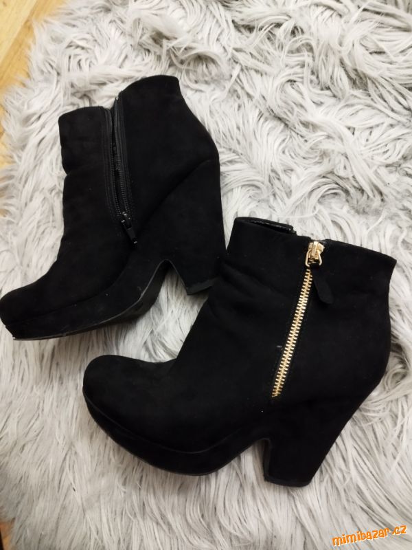 Černé kotníkové boty, kozačky platforma se zipem