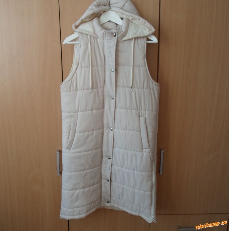 Béžová dlouhá zateplená vesta