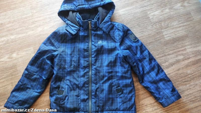 modrá zimní bunda s kapucí vel. 128/134