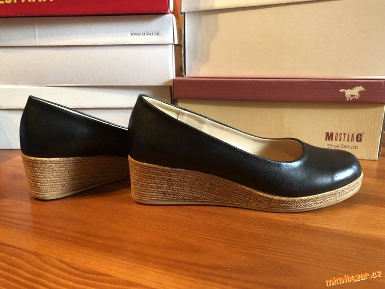 Černé kožené baleríny