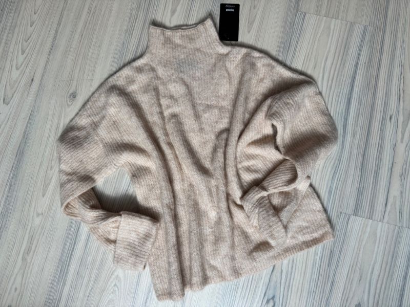 Krásný svetr s vlnou NO…VÝ