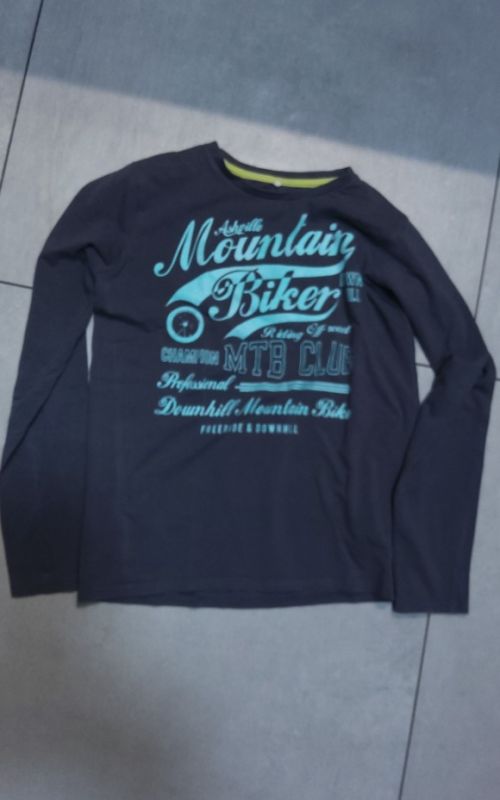 Pěkné triko s dlouhým rukávem