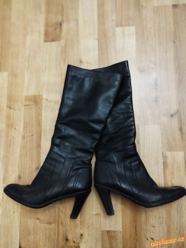 Černé kožené kozačky , podpatek lity