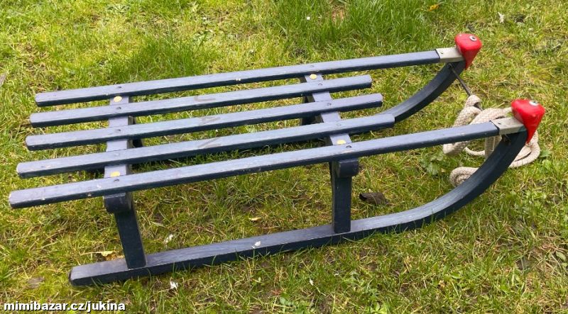 dřevěné sáně modré