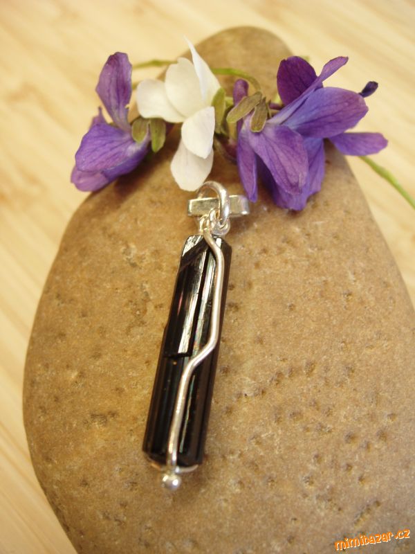 Luxusní černý vzácný tužkový turmalín - ochranný