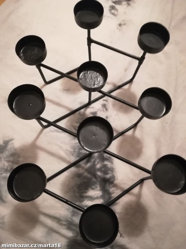 Skládací svícen na 10 čajových svíček