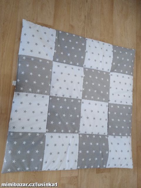DEKA NA HRANÍ 100X100 CM PATCHWORK + POLŠTÁŘEK