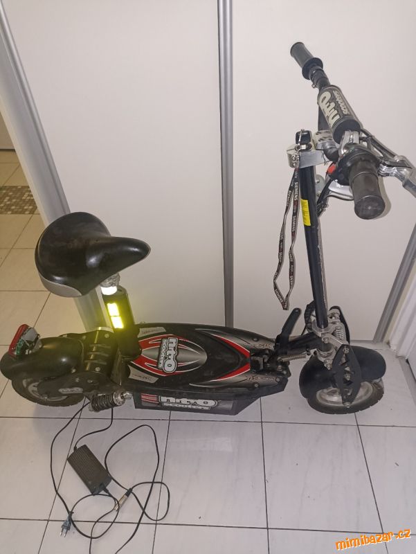 Koloběžka elektrická nitro Scooter sedátko nabíječ