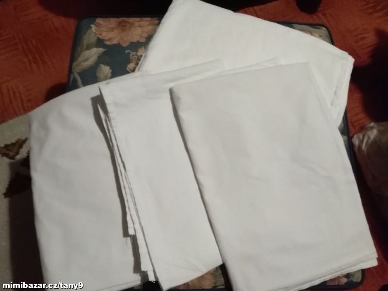 Dětská kapna a tři prostěradla aj.