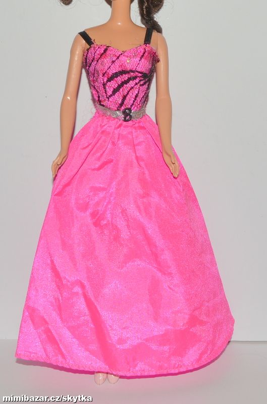 OBLEČENÍ PRO PANENKU BARBIE