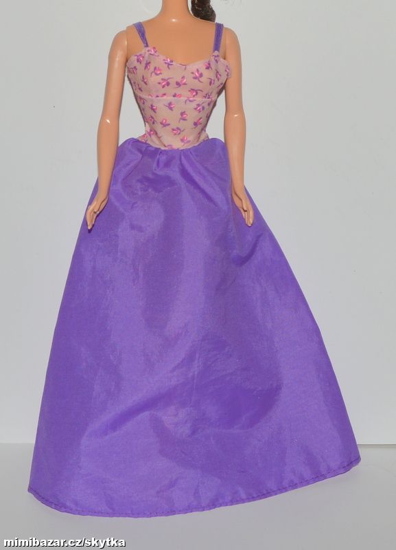 OBLEČENÍ PRO PANENKU BARBIE
