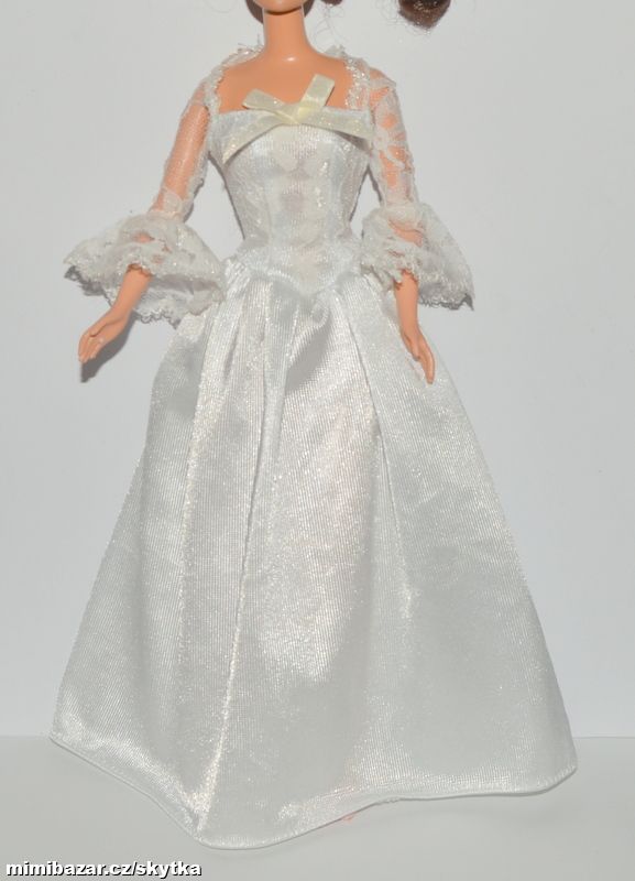 OBLEČENÍ PRO PANENKU BARBIE