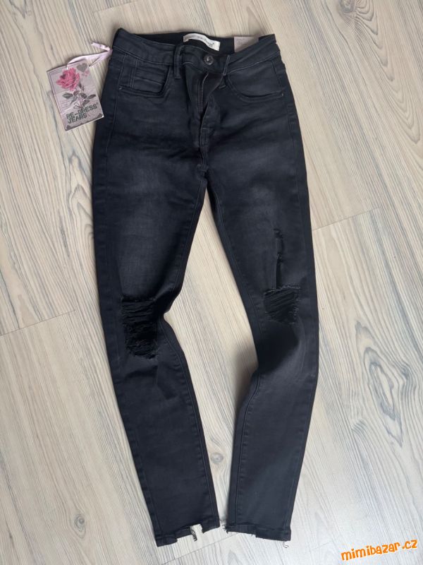 No..vé černé skinny džíny s dírami