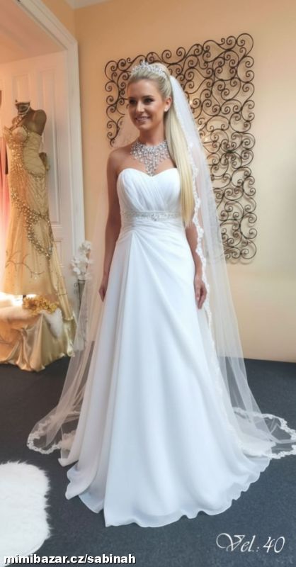 SVATEBNÍ ŠATY S VLEČKOU