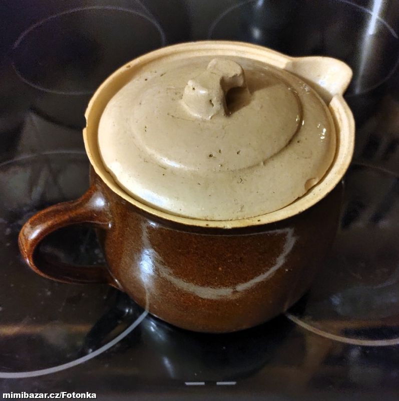 Kameninová nádoba s pokličkou