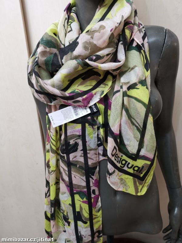 Desigual šála