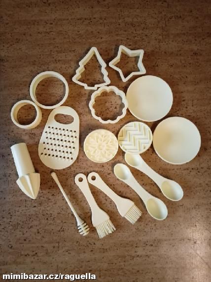 NÁDHERNÁ SOUPRAVA PRO MALÉ KUCHAŘKY DO KUCHYNKY